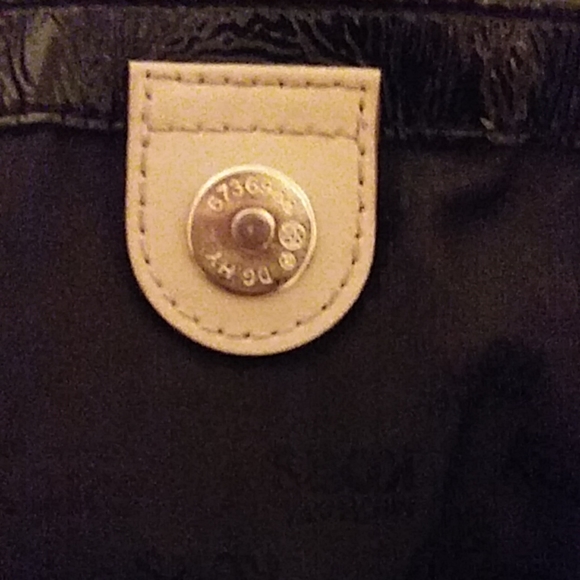 Micheal kors purse - Picture 6 of 7